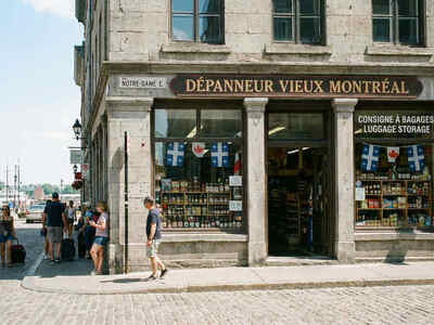 Luggage Storage near Notre-Dame Basilica & Palais des Congres — luggage storage location