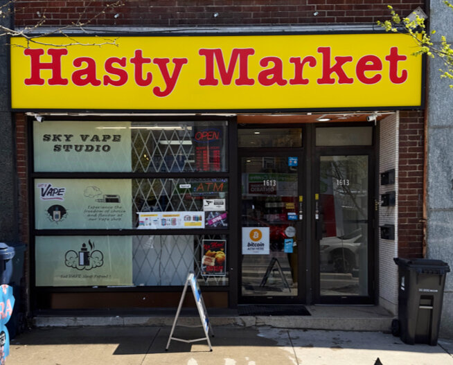Luggage Storage near Lithuania Park in Toronto — luggage storage location