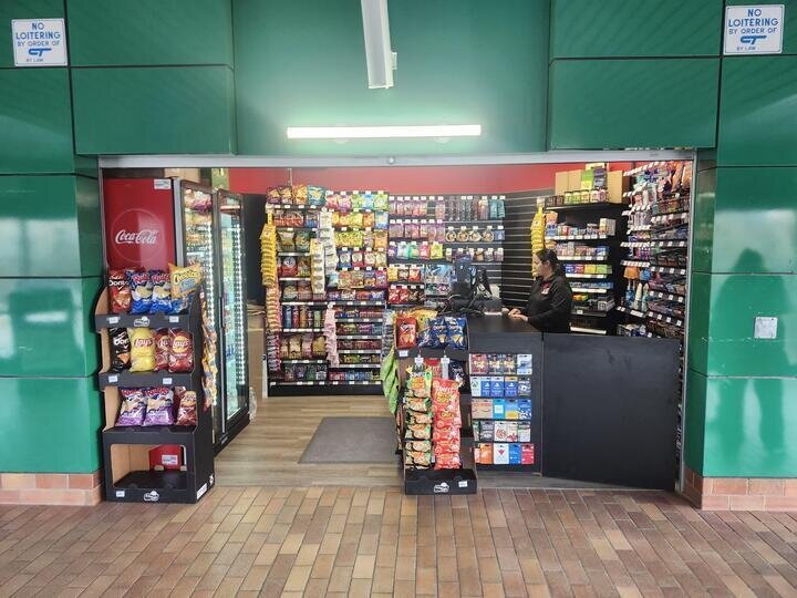 Luggage Storage near Bridgeland & St. Patrick's Island Park — luggage storage location