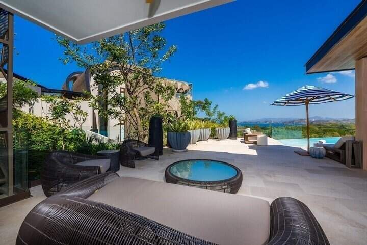 Luggage Storage near Tamarindo Beach — luggage storage location