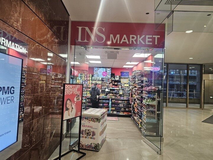 Luggage Storage near Calgary Tower & Downtown Core — luggage storage location