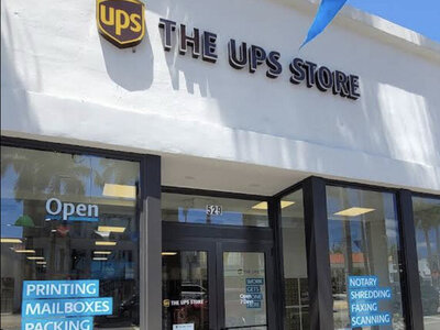 Luggage Storage near Mid-Beach (Nautilus, Miami Beach) — luggage storage location