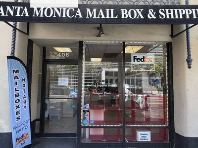 Luggage Storage near Santa Monica Pier & Third Street Promenade — luggage storage location